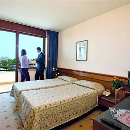 Hotel Du Parc 4*
