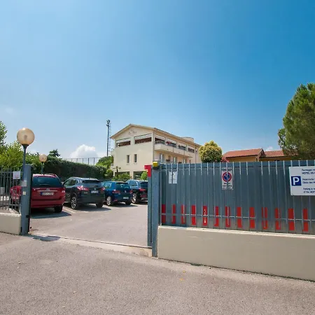 Du Parc Hotel 4*