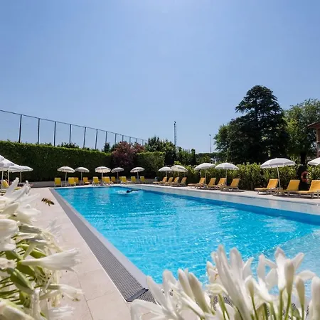Hotel Du Parc 4*