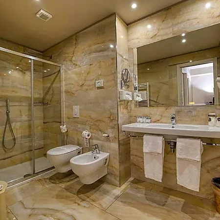 Отель Du Parc 4*